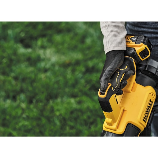 Variable trigger and speed lock system feature on  XR® brushless handheld blower