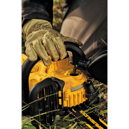 Close up of chain oil fill cap feature of XR® Compact 12 inch Cordless Chainsaw