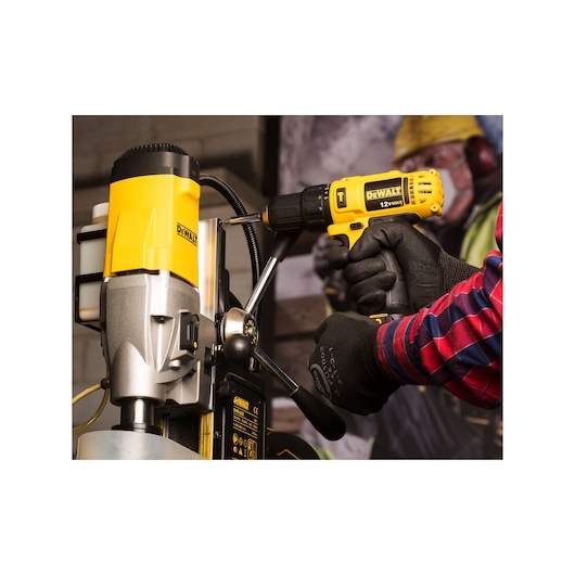Kit de Taladro Percutor/Atornillador Inalámbrico de 3/8" (10mm) de 12V MAX*
