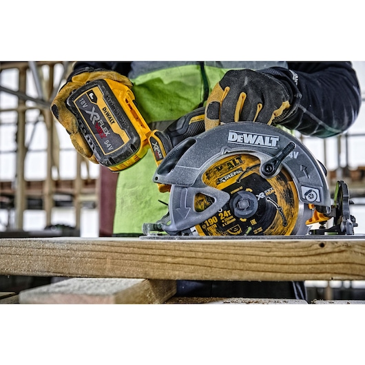 Kit de Sierra Circular de 7-1/4" (184mm) Inalámbrica de 60V MAX*