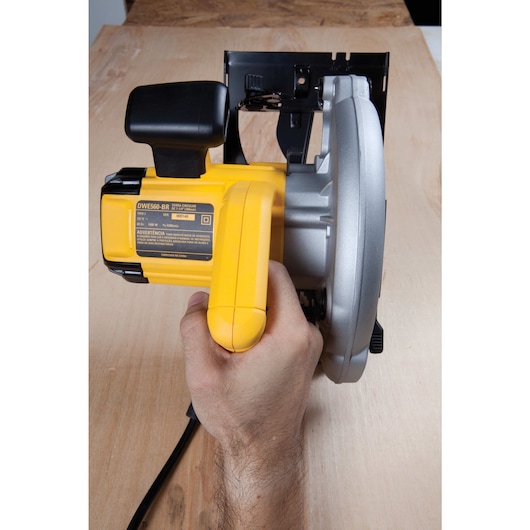 Sierra Circular Eléctrica de 7-1/4" (185mm) de 1400W