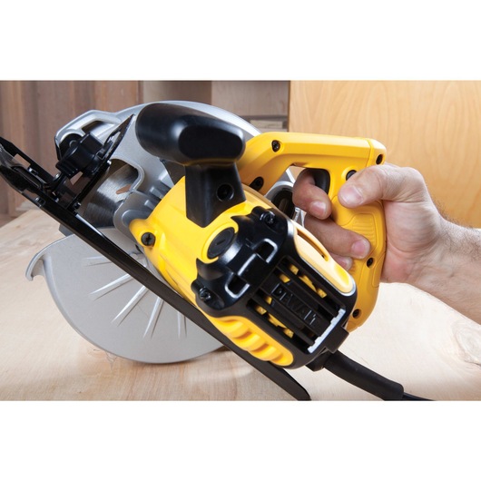 Sierra Circular Eléctrica de 7-1/4" (185mm) de 1400W