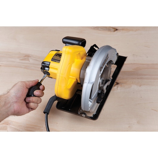 Sierra Circular Eléctrica de 7-1/4" (185mm) de 1400W